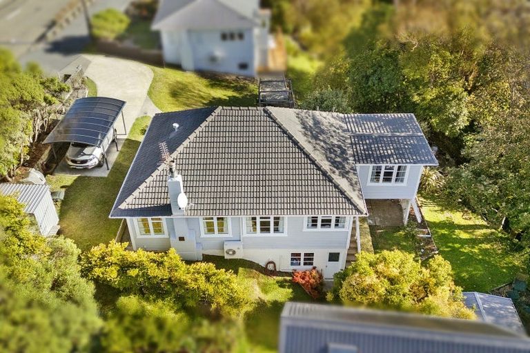 Photo of property in 247 Middleton Road, Glenside, Wellington, 6037