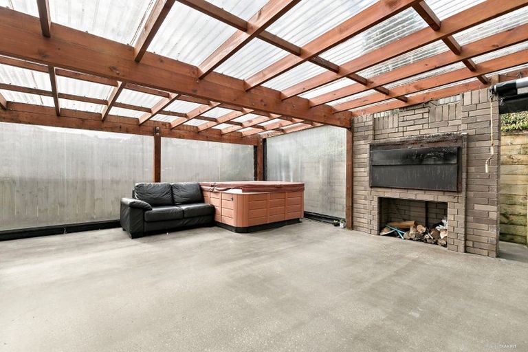 Photo of property in 12 Mulu Place, Fairview Heights, Auckland, 0632