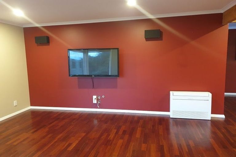 Photo of property in 111 Ruskin Road, Newlands, Wellington, 6037