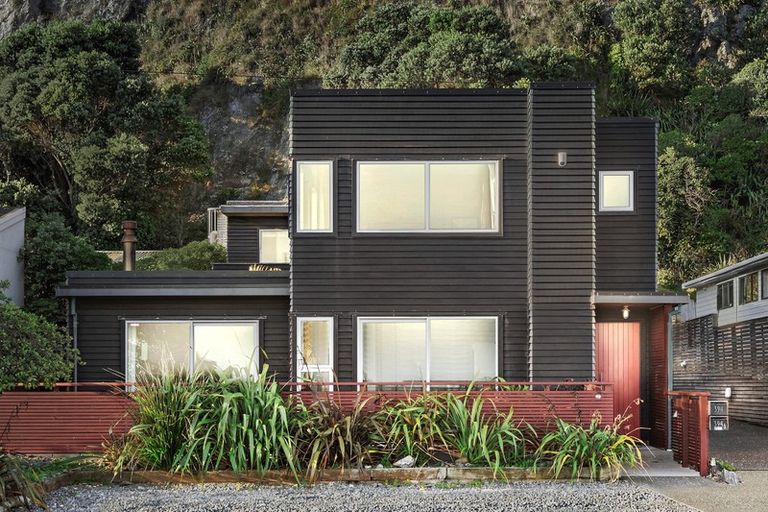 Photo of property in 394 The Esplanade, Island Bay, Wellington, 6023