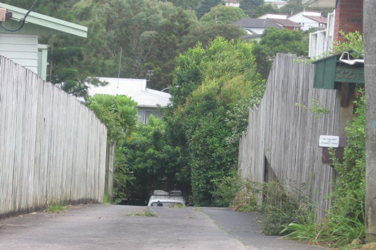 Photo of property in 2/30 Sunnyfield Crescent, Glenfield, Auckland, 0629