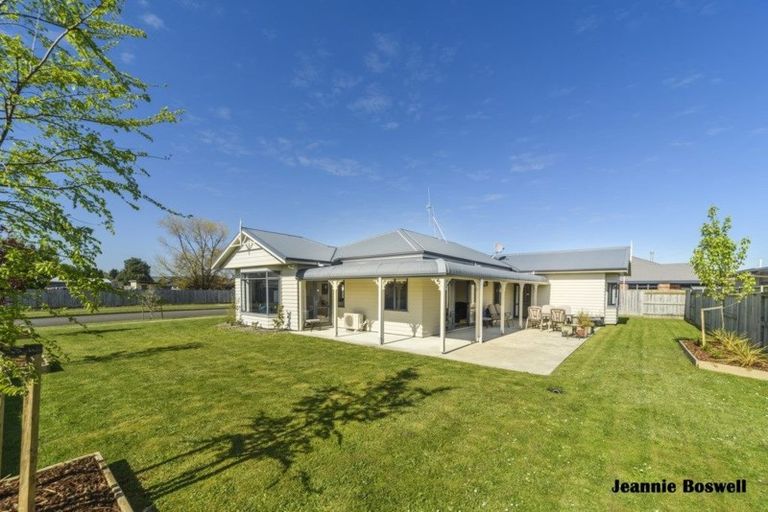 Photo of property in 6 Pegasus Place, Kelvin Grove, Palmerston North, 4414