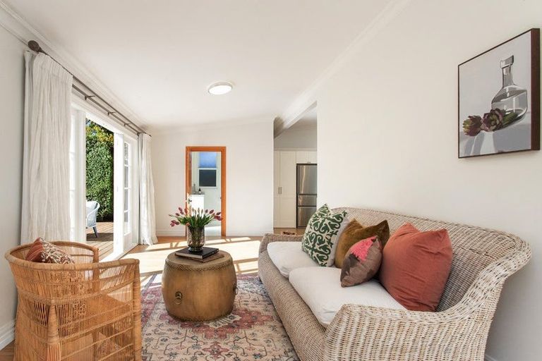 Photo of property in 17 Martin Avenue, Beckenham, Christchurch, 8023