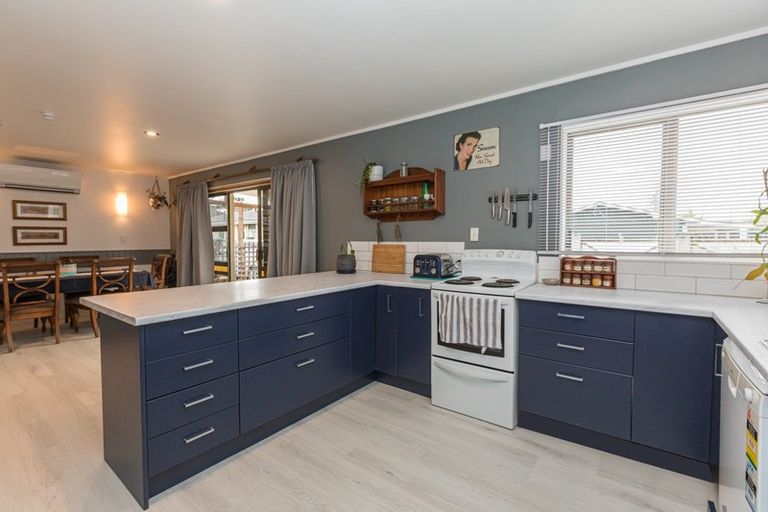 Photo of property in 18 Watts Street, Waipawa, 4210