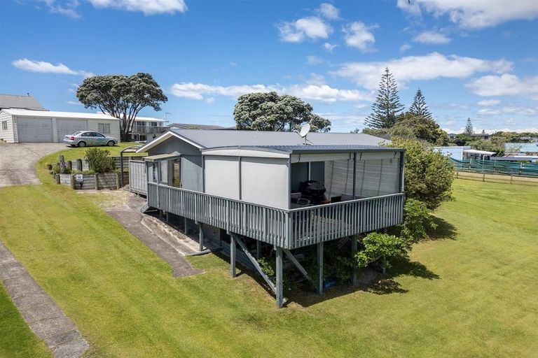 Photo of property in 607 Pukehina Parade, Pukehina, Te Puke, 3189