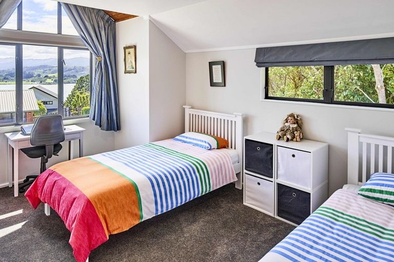 Photo of property in 22 The Crowsnest, Whitby, Porirua, 5024