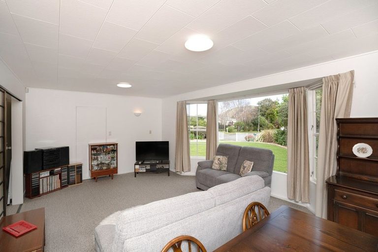 Photo of property in 9 Lesley Grove, Waikanae, 5036