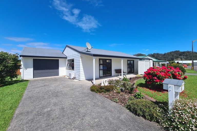 Photo of property in 2 Courthouse Lane, Coromandel, 3506