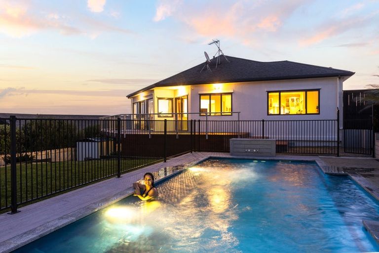 Photo of property in 10 Ascot Way, Orewa, 0931