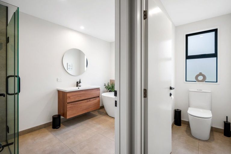 Photo of property in 2 Mcneil Crescent, Wanaka, 9305