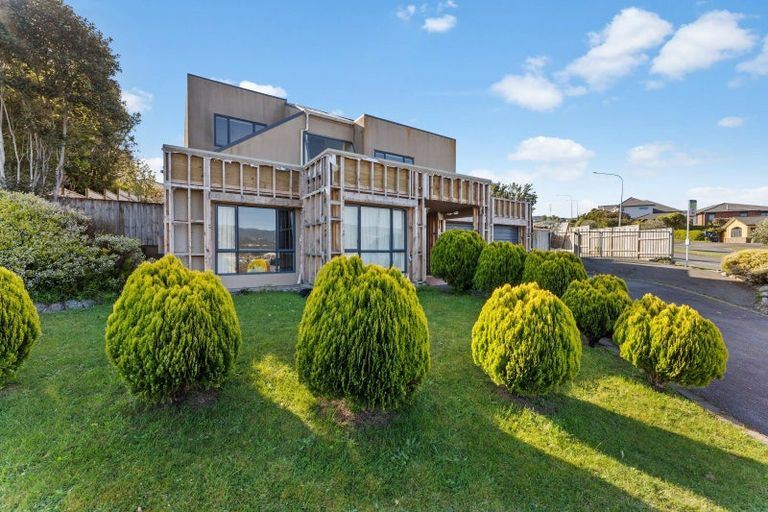 Photo of property in 2 Betty Watt Grove, Riverstone Terraces, Upper Hutt, 5018