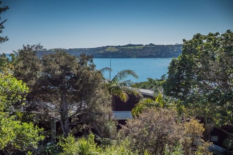 Photo of property in 19a Melandra Road, Stanmore Bay, Whangaparaoa, 0932