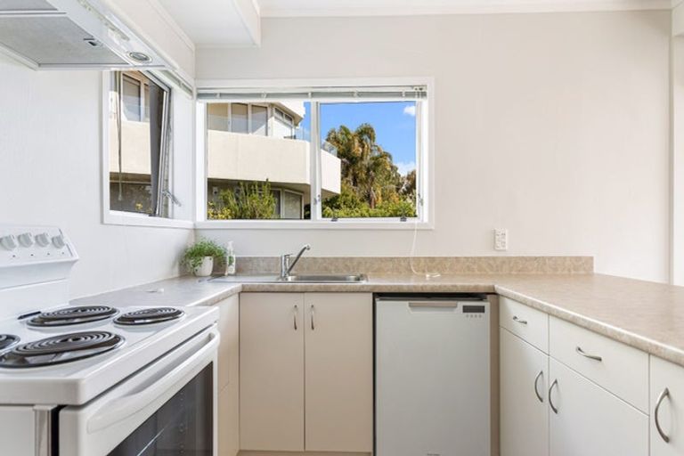 Photo of property in 67 Brigantine Drive, Beach Haven, Auckland, 0626