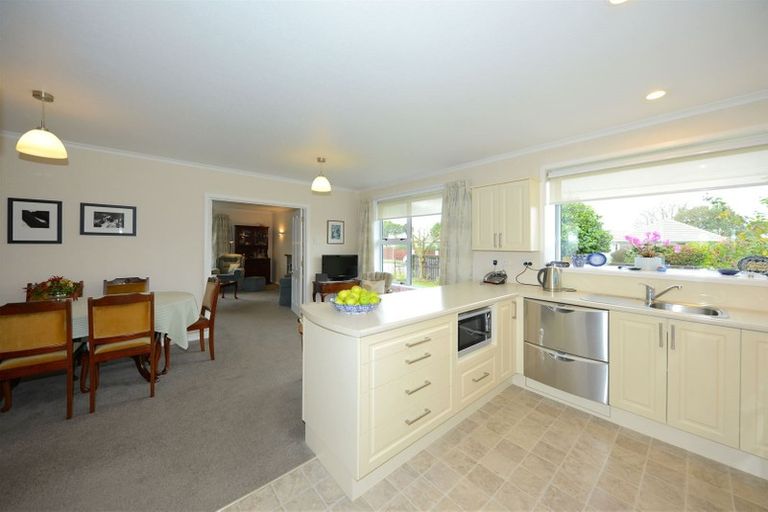 Photo of property in 33 Tintern Avenue, Avonhead, Christchurch, 8042