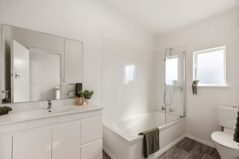 Photo of property in 4a Tarawera Road, Johnsonville, Wellington, 6037