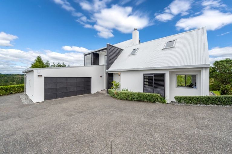 Photo of property in 122 Brownhill Road, Whitford, Manurewa, 2576