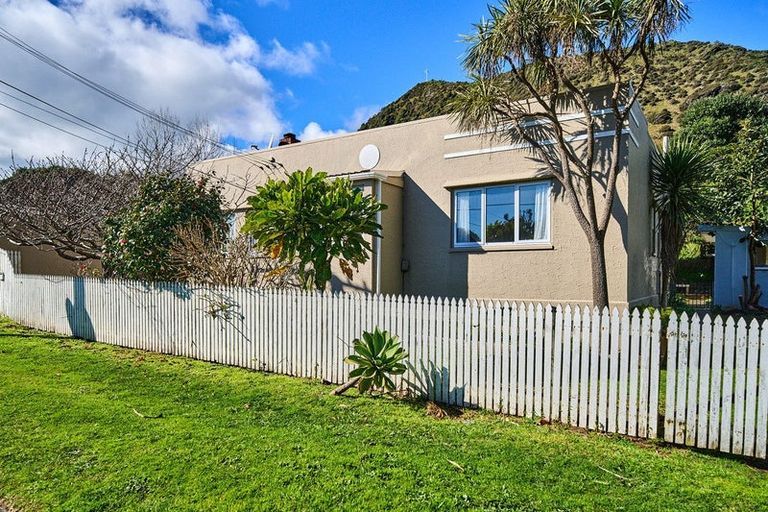 Photo of property in 7 Ames Street, Paekakariki, 5034