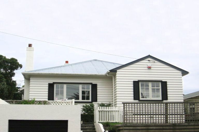 Photo of property in 96 Ranui Crescent, Khandallah, Wellington, 6035