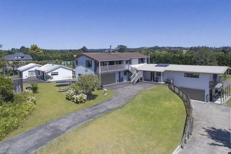 Photo of property in 144 Taupaki Road, Taupaki, Henderson, 0782