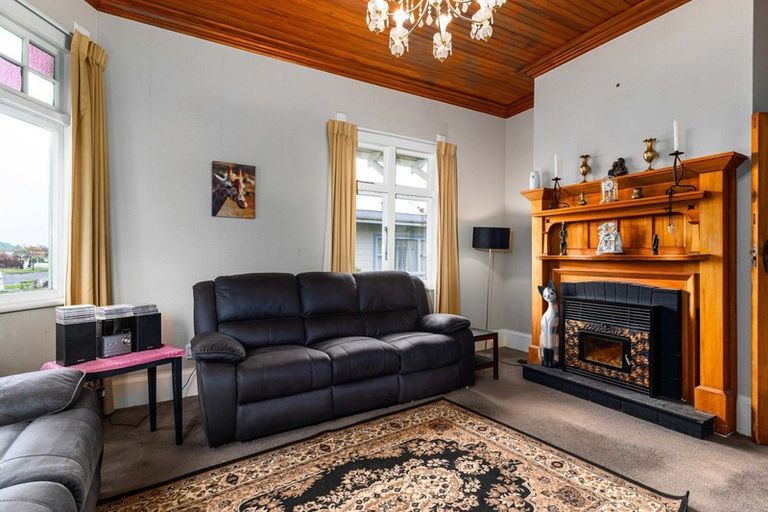 Photo of property in 44 Queen Street, Feilding, 4702