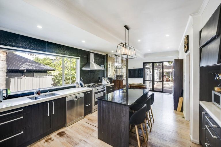 Photo of property in 62 Avenue Road, Greenmeadows, Napier, 4112