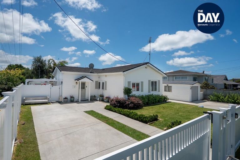 Photo of property in 1/24 Toroa Street, Torbay, Auckland, 0630