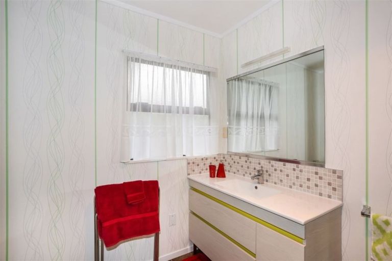 Photo of property in 150 Kaipara Road, Papakura, 2582