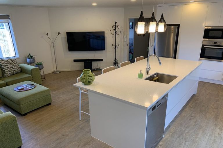 Photo of property in 9 Meharg Place, Fairview Heights, Auckland, 0632