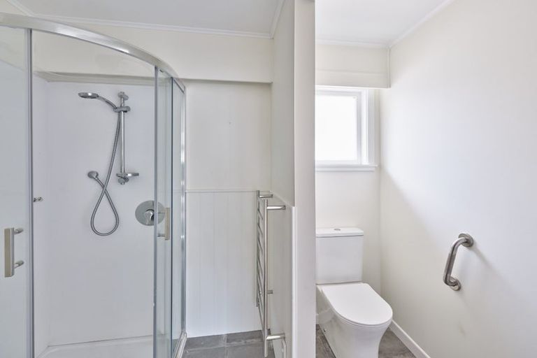 Photo of property in 20 Victoria Road, New Plymouth, 4310