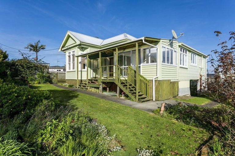 Photo of property in 120 Eskdale Road, Birkdale, Auckland, 0626