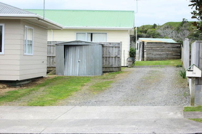 Photo of property in 58 Riversdale Drive, Merrilands, New Plymouth, 4312