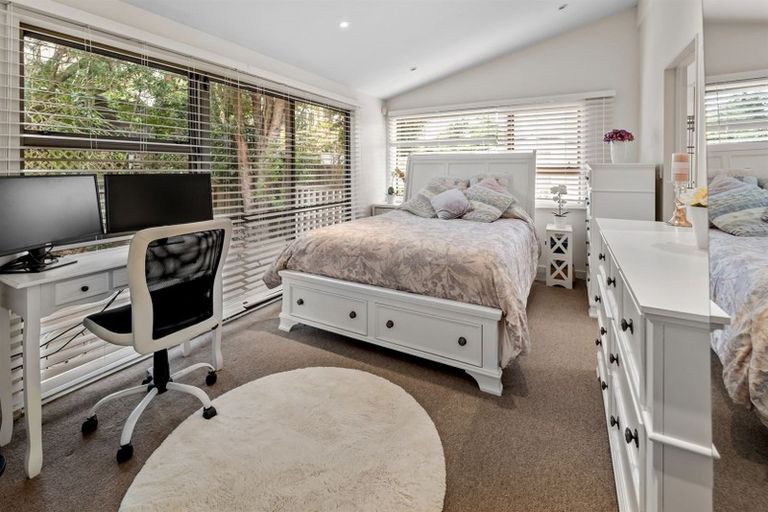 Photo of property in 52a D'oyly Drive, Stanmore Bay, Whangaparaoa, 0932