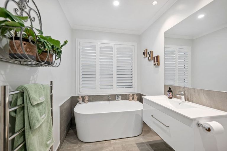 Photo of property in 134 Arran Point Parade, Orewa, 0931