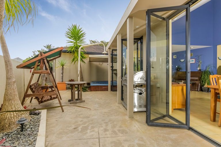 Photo of property in 123 Golf Road, Titirangi, Auckland, 0600