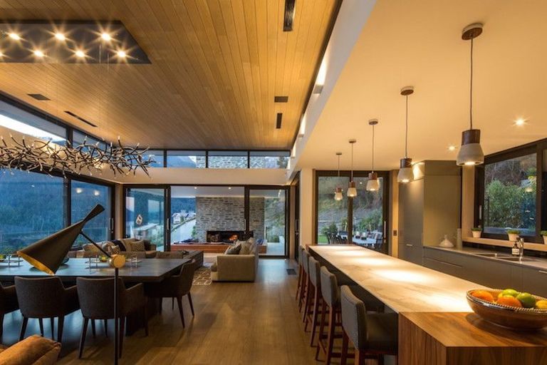 Photo of property in 10 Pinnacle Place, Queenstown, 9300