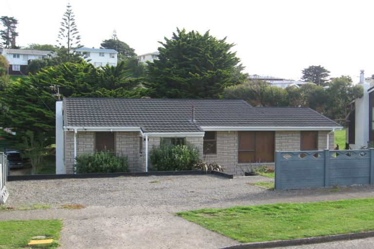 Photo of property in 20 Taupiri Crescent, Titahi Bay, Porirua, 5022
