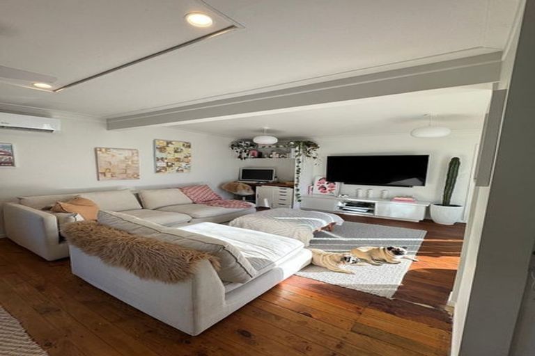 Photo of property in 55 Sunset Road, Totara Vale, Auckland, 0632