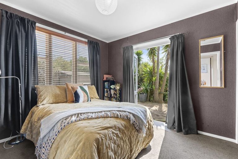 Photo of property in 71 Mountain Road, Sentry Hill, New Plymouth, 4373