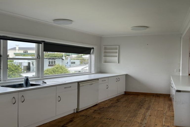 Photo of property in 11 Waru Street, Khandallah, Wellington, 6035