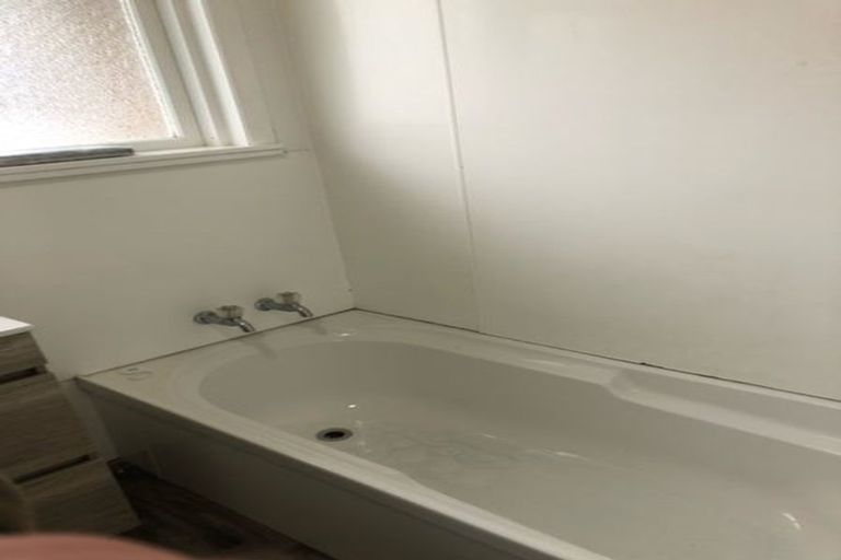 Photo of property in 3166 Great North Road, New Lynn, Auckland, 0600