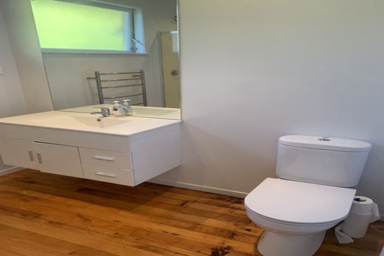 Photo of property in 4/20 Penning Road, Castor Bay, Auckland, 0620