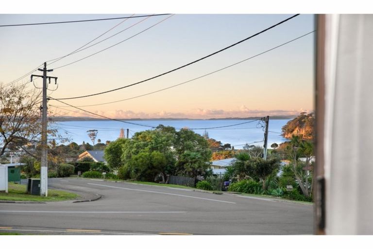 Photo of property in 12 Kauri Road, Stanmore Bay, Whangaparaoa, 0932