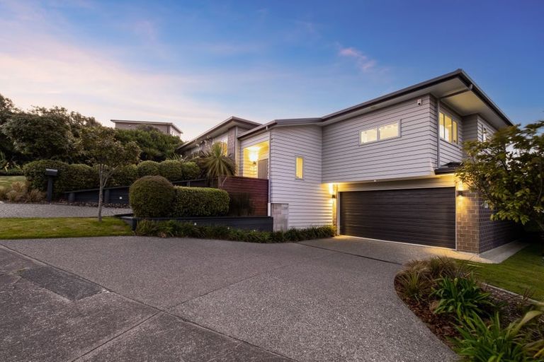 Photo of property in 17 Dusky Crescent, Aotea, Porirua, 5024
