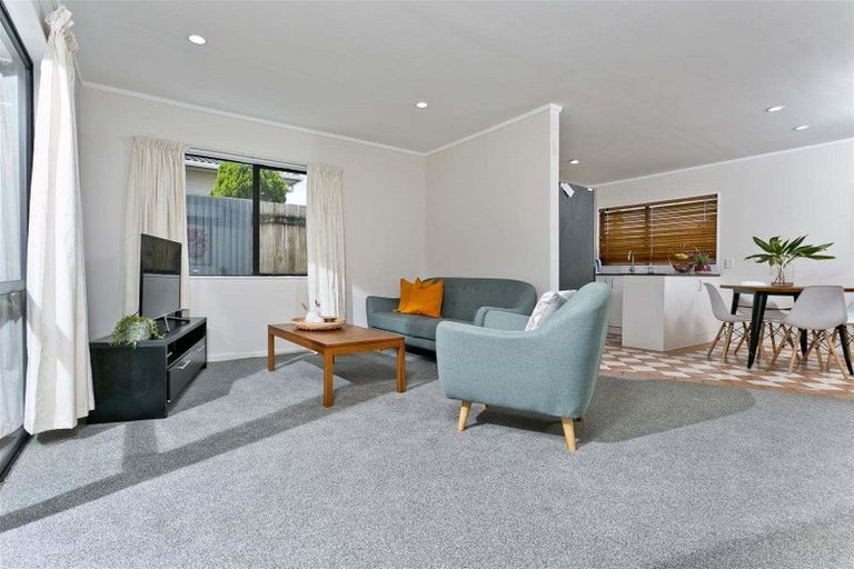 Photo of property in 1/15 Ocean View Road, Hillcrest, Auckland, 0627