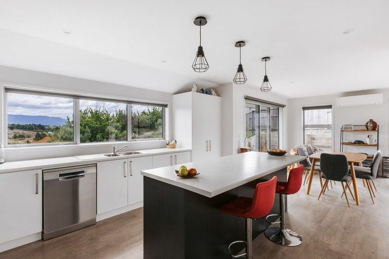Photo of property in 14 Anglers Way, Omokoroa, 3114