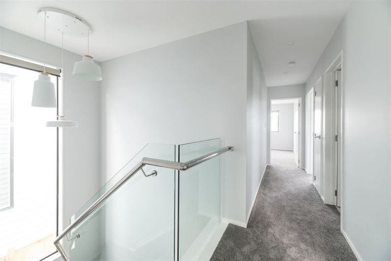 Photo of property in 33 Pilot Drive, Hobsonville, Auckland, 0616