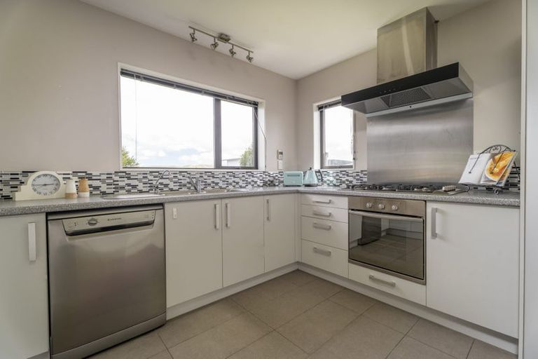 Photo of property in 213 Mark Avenue, Grenada Village, Wellington, 6037