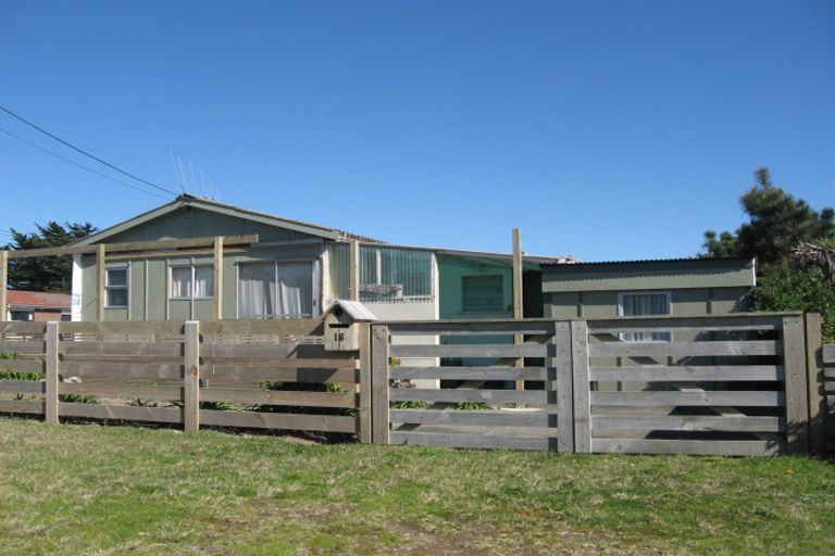 Photo of property in 16 Ruanui Street, Himatangi Beach, Foxton, 4891