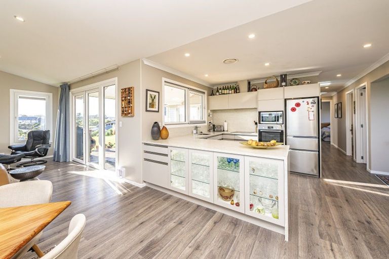 Photo of property in 12 Longbeach Drive, Castlecliff, Whanganui, 4501