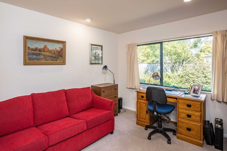 Photo of property in 8 Leigh Place, Paraparaumu Beach, Paraparaumu, 5032